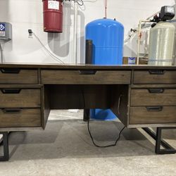 Executive Desk 66”