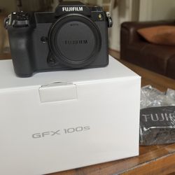 Fujifilm GFX100s 