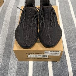 Yeezy 350 blacks