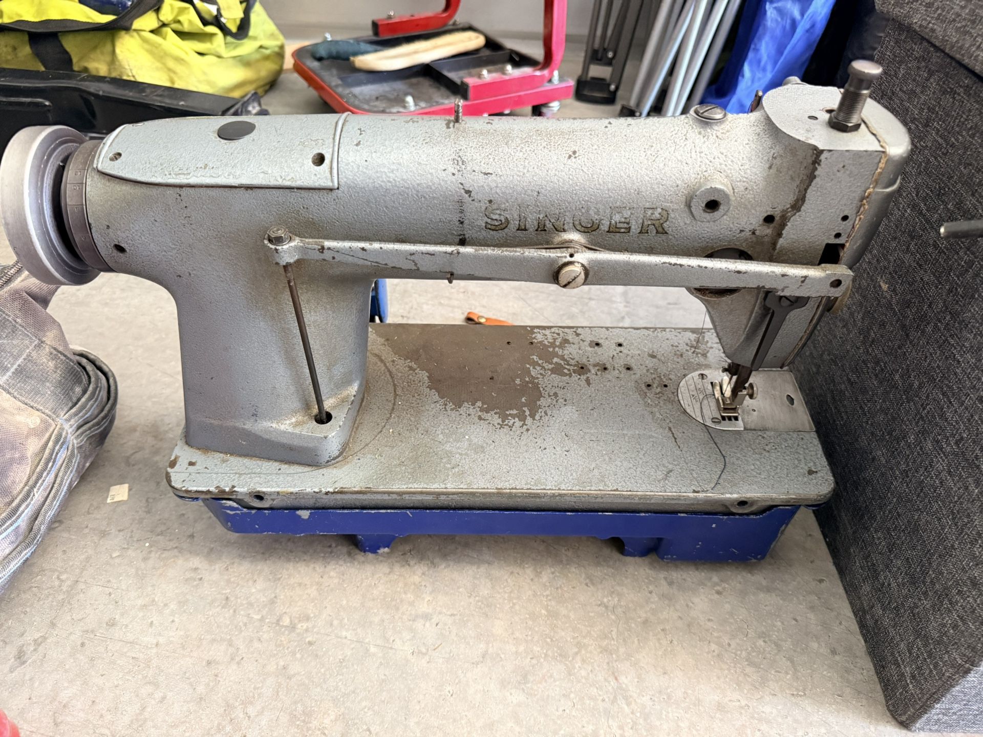 Vintage Industrial Sewing Machine Singer Model 281-3. $120