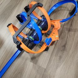 Hot Wheels Corkscrew Crash Track with Motorized Boosters