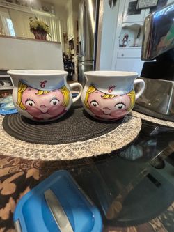 2 Vintage Campbell Soup mugs