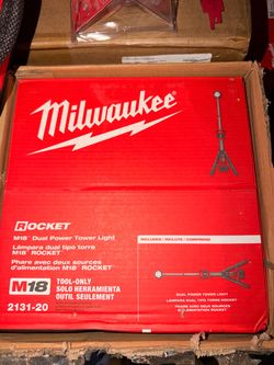 Milwaukee M18 Rocket Dual Power Tower Light