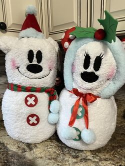 Mickey & Minnie Snowman Door Greeter 24”