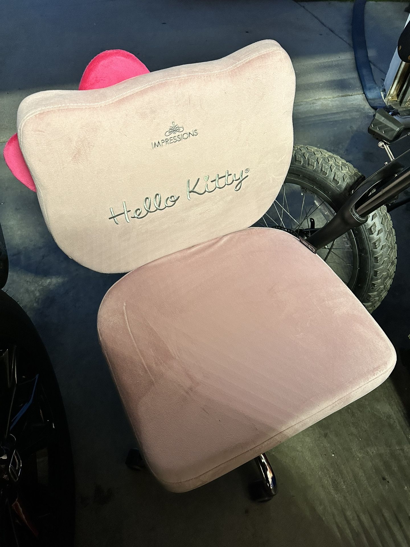 Hello Kitty Impression Vanity Chair