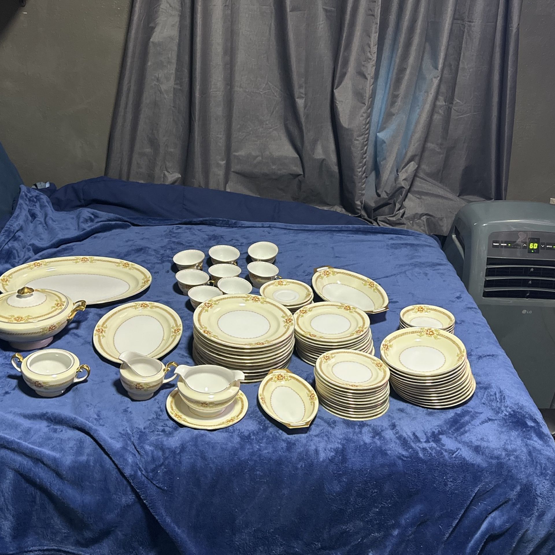 Meito Irving Hand painted China Dinner And Dessert Service