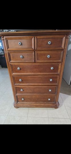 Bedroom set - Deesser and 2 Nightstands