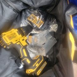 Dewalt Drill With 2 battery