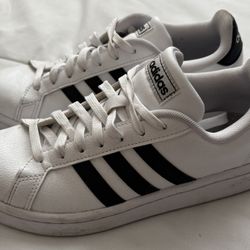 Adidas Grand court model 