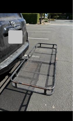 Hitch mounted cargo carrier