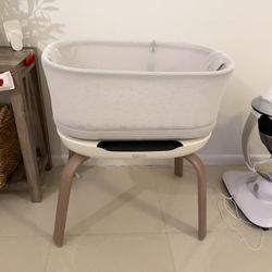 Graco SmartSense Soothing Baby Bassinett