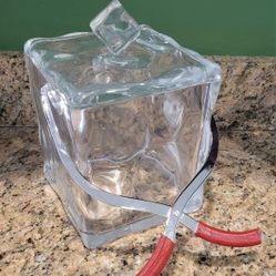 Vintage Lucite Ice Bucket in excellent condition!