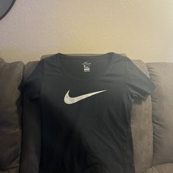 Nike Women’s Shirt Small