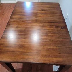 Wood extendable table