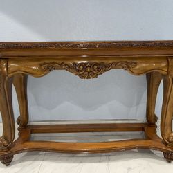 Mesa para Tv , 4feet De Largo y Alto 32” en perfecto estado. 