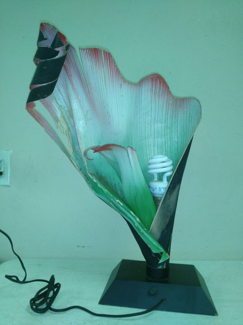 Vintage flower portable table lamp