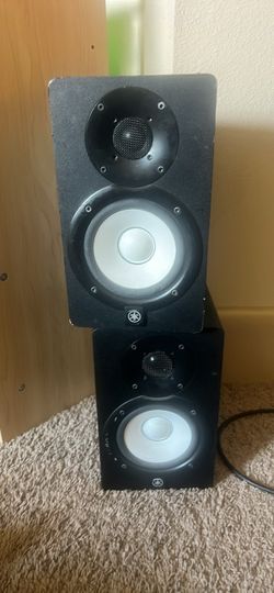 2 Yamaha studio speakers HS5