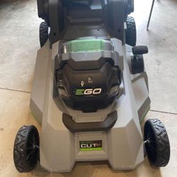 Ego-Power+ SelectCut Xp cordless-mower with accessories 