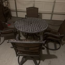 Outdoor metal table and chair set