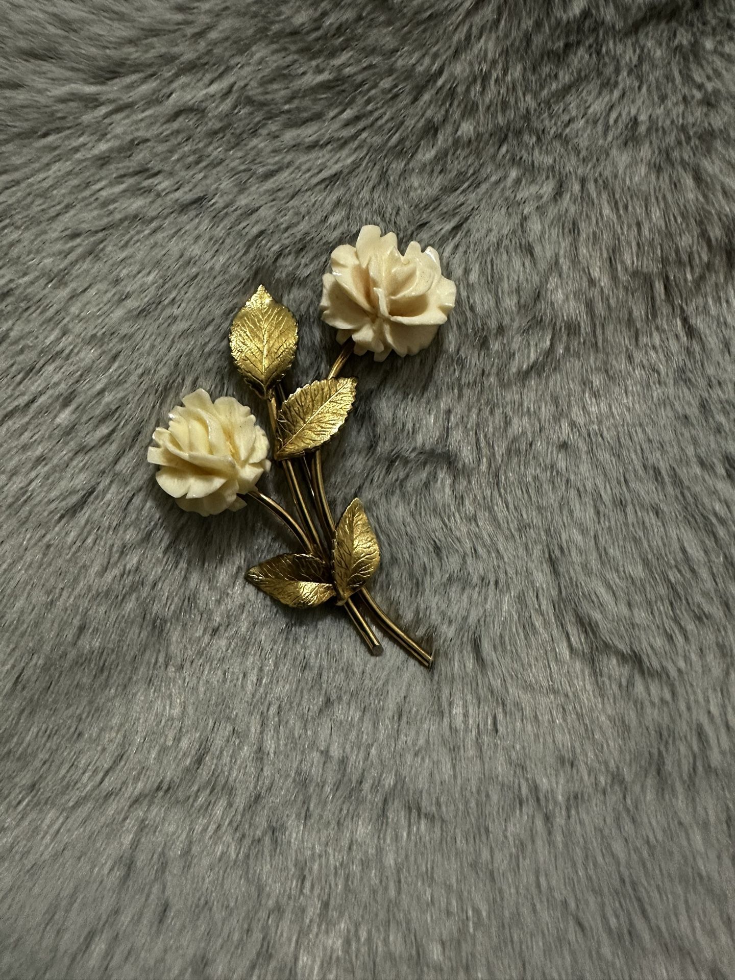A Signed Krementz Vintage Brooch