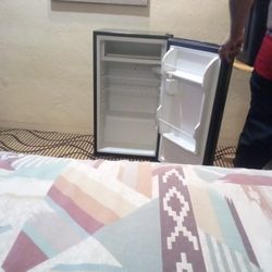 Mini Fridge With Ice Maker