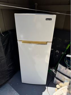 Apartment refrigerator
