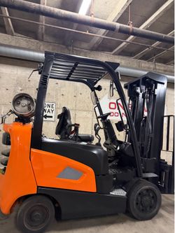 2021 DOOSAN forklift 5000 lb ;3 stage, side shift