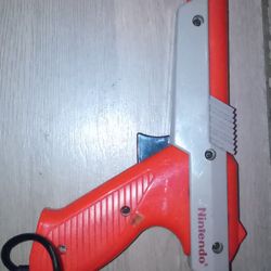 Original 1985 Nintendo NES Zapper Duck Hunt Gun Authentic NES-005 OEM Tested
