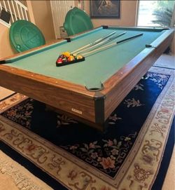 7feet pool table with 6 stick's