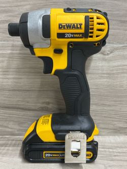 DeWalt DCF885 20V Max 1/4 Inch Impact Driver with Battery (PO1025380)