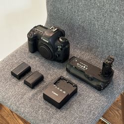 Canon EOS 5D Mark IV w/Accessories