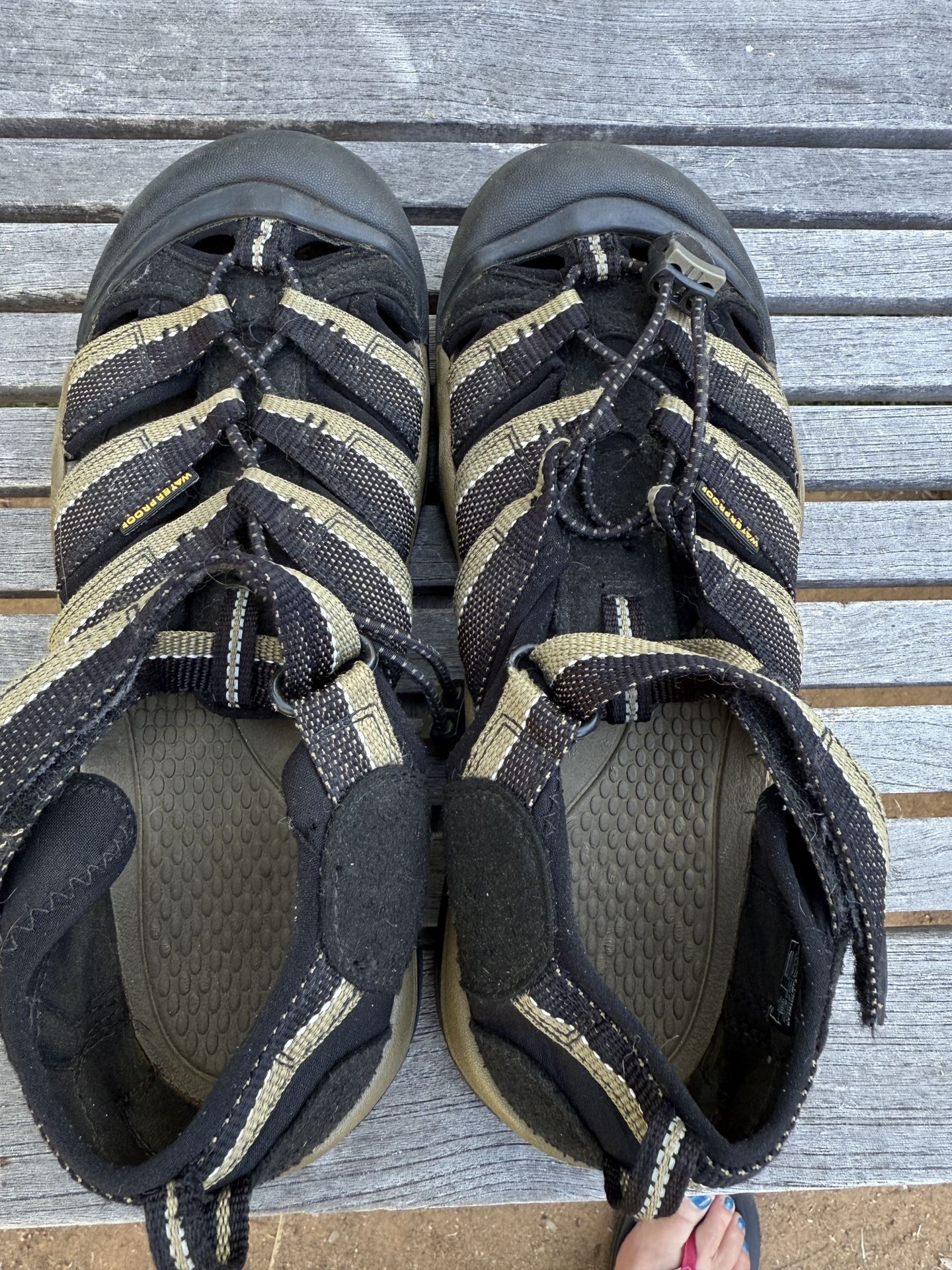 Youth KEEN size 6 sandals