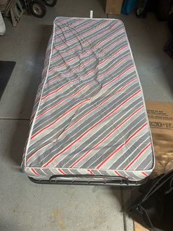 Folding Rollaway Cot with Twin Mattress