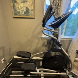 AVAILABLE Like New Spirit Fitness XE395 Elliptical Trainer Machine