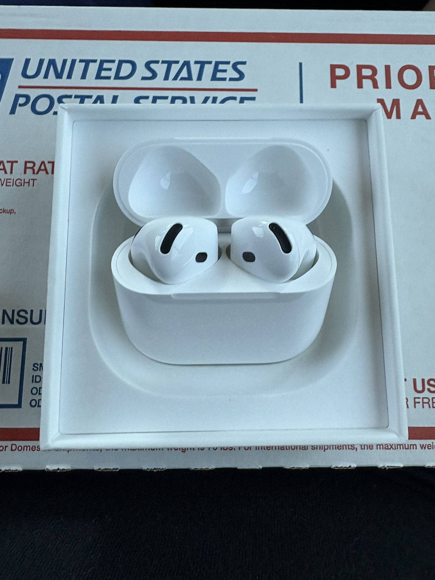 AirPods 4