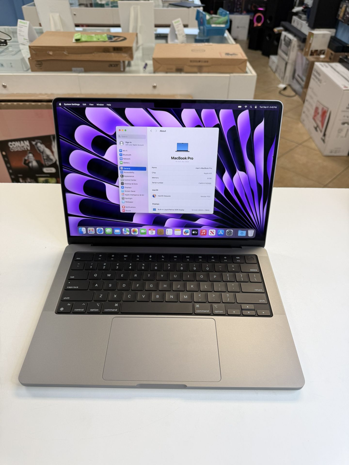 MacBook Pro 14inch M3 512ssd like New with Final Cut & Logic Pro