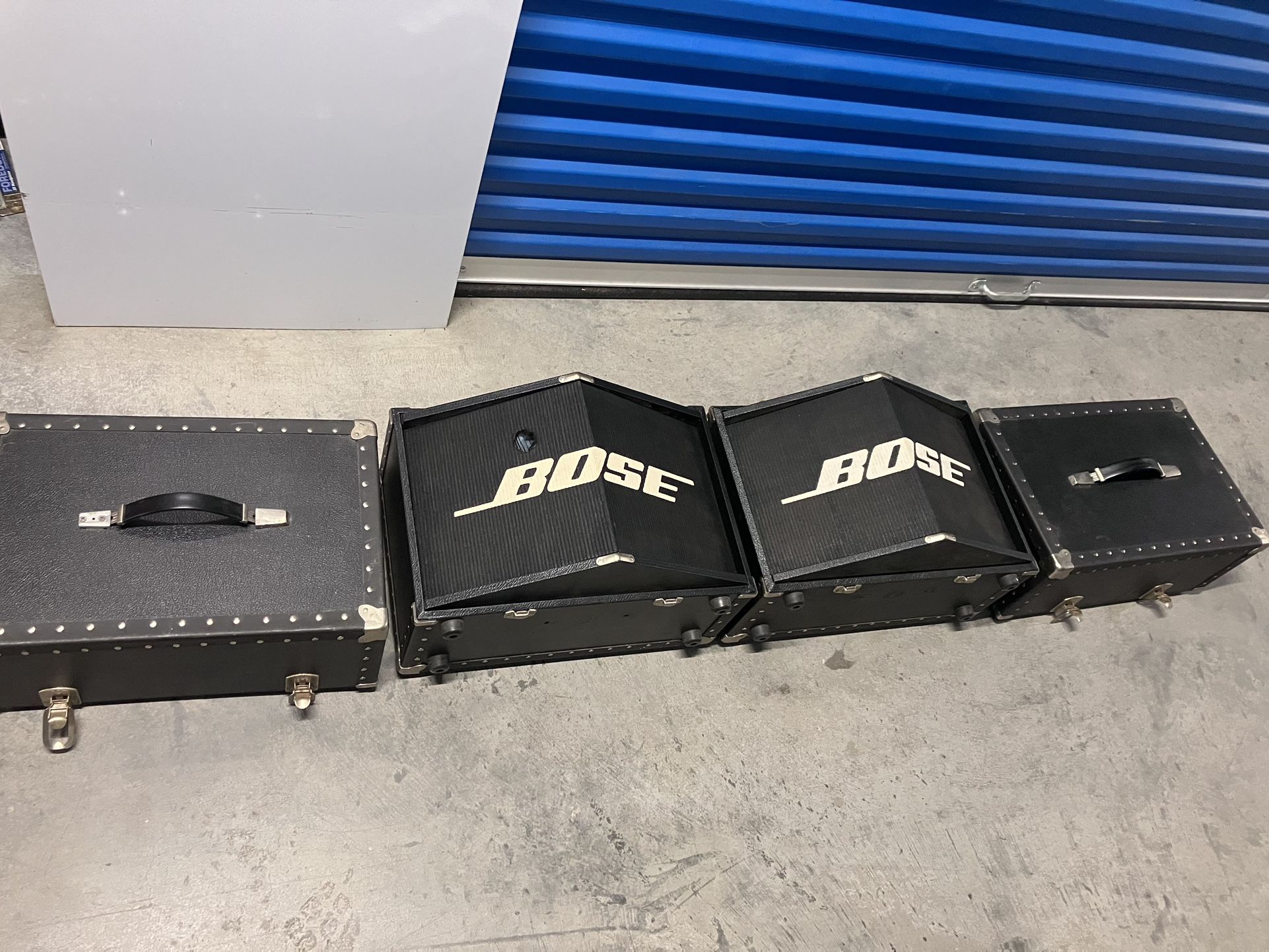 BOSE 1800 Solid State Amplifier & Pair of 800 Professional Cased Speakers