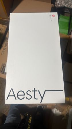 Aesty Red Dot Award Winner Box