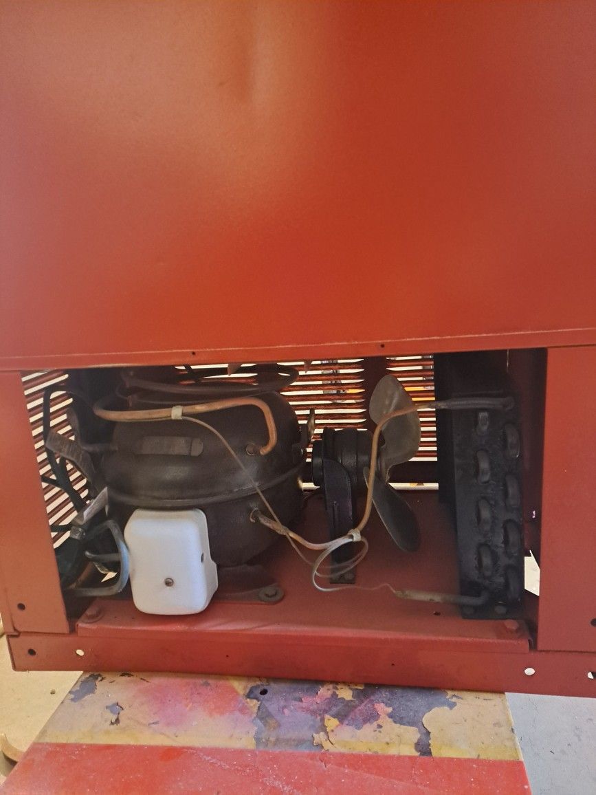 Vintage 10 Cent Floor Model Coca Cola Vendorlator Machine