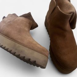 Women’s UGG’s sock boots size 8 Preowned