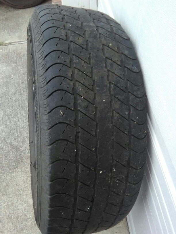 1 Goodyear 275/60/r20 tire