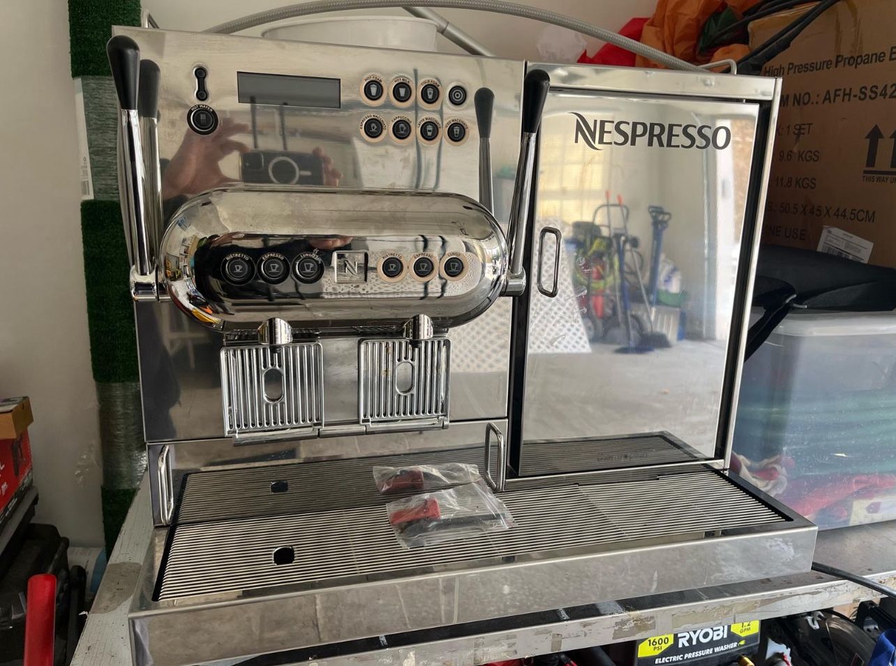Espresso Machine/Nespresso/Model # Aguila 220/220 Volts
