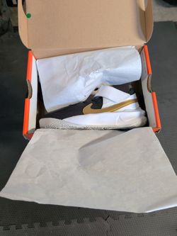 Nike Team Hustle D 11 (PS) "Black / Metallic Gold / White" – Size 13C – Brand New In Box (DS)