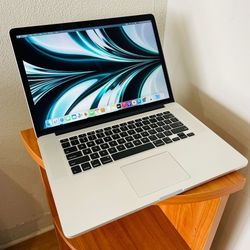 Apple MacBook Pro 2015 15” i7 2.2Ghz 16GB RAM 500GB SSD Fully Functional!!