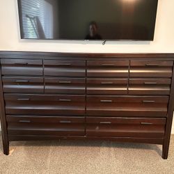 Solid Wood 8 Drawer Dresser