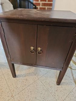 VINTAGE TWO DOOR END TABLE