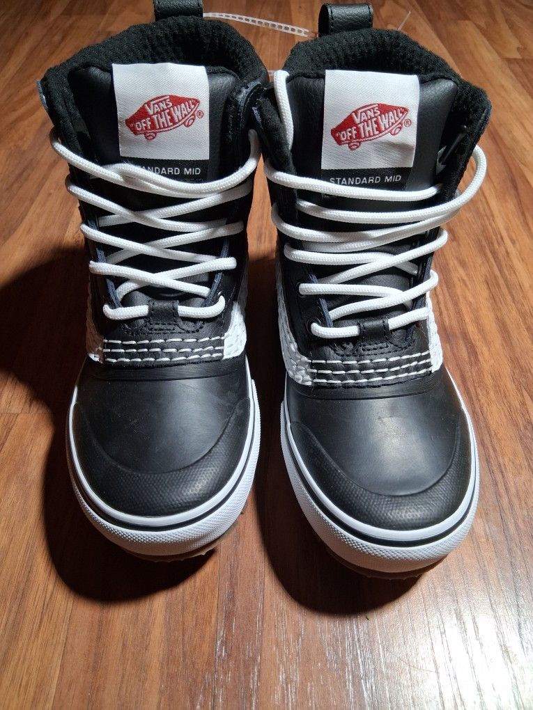 Vans Standard Mid Snow Boots Size 5.5 Black And White