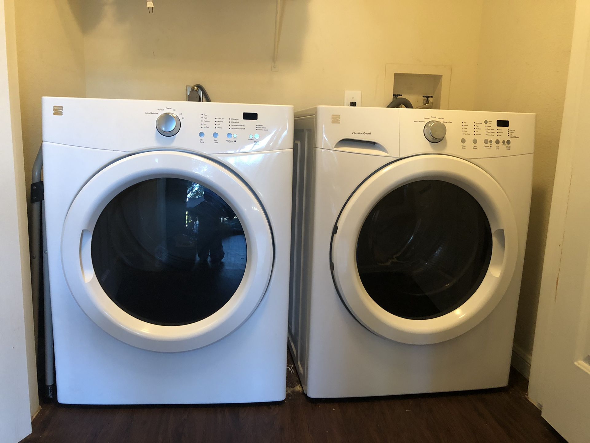 Kenmore washer / dryer like new