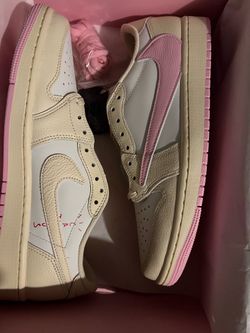 AIR JORDAN 1 RETRO LOW  TRAVIS SCOTT SHY PINK