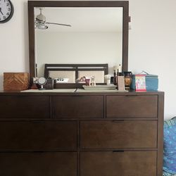 Dresser With Mirror